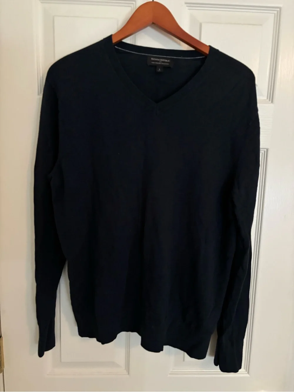 Banana Republic Men's V-Neck Sweater in Dark Navy